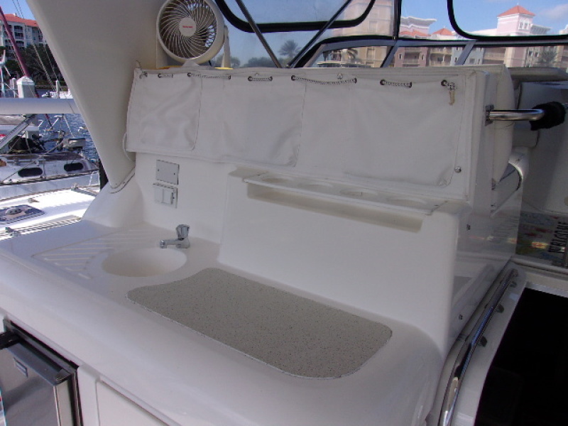 1998 Cruisers Yachts 3650