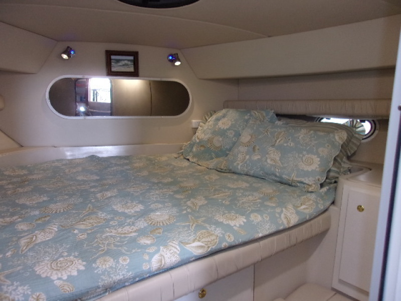 1998 Cruisers Yachts 3650