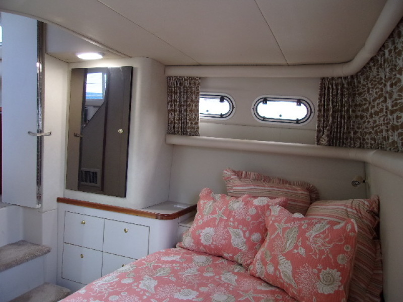 1998 Cruisers Yachts 3650