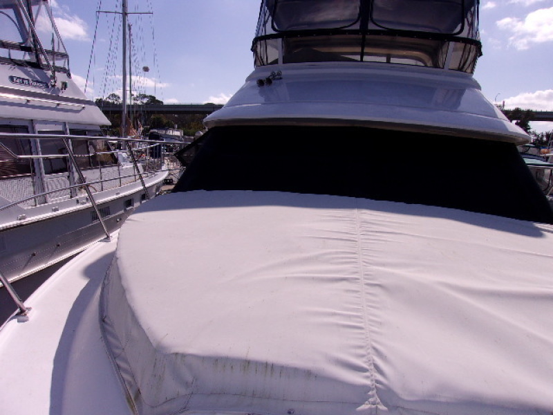 1998 Cruisers Yachts 3650