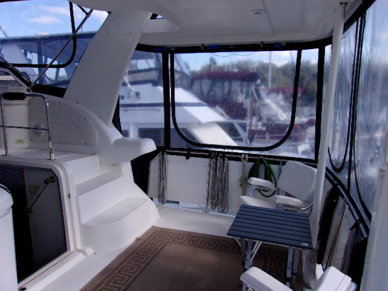 1998 Cruisers Yachts 3650