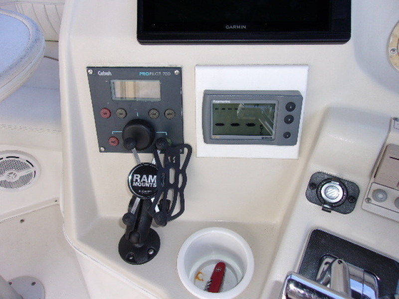 1998 Cruisers Yachts 3650