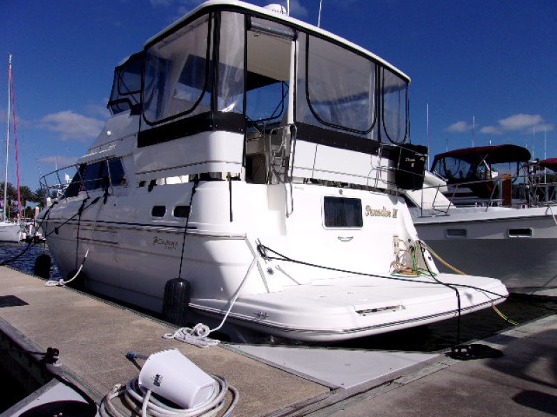 1998 Cruisers Yachts 3650