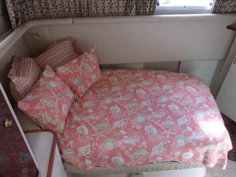 1998 Cruisers Yachts 3650