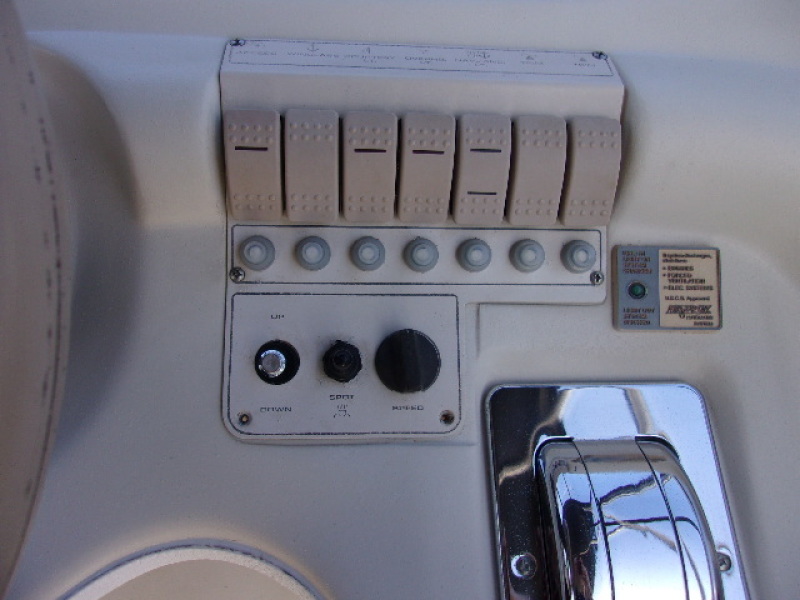 1998 Cruisers Yachts 3650