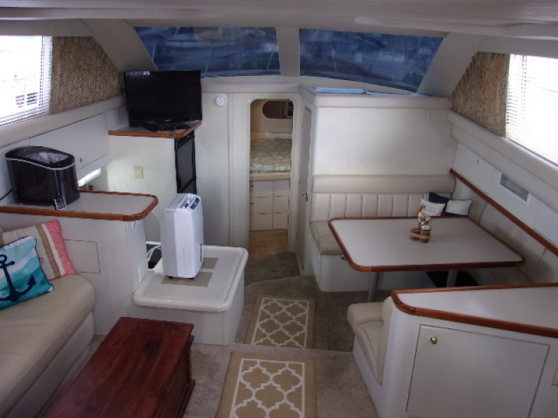1998 Cruisers Yachts 3650