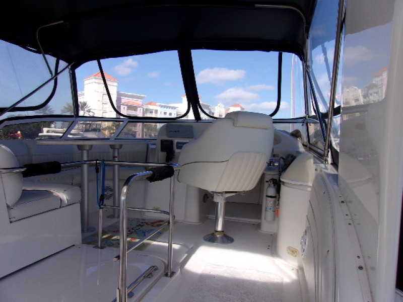 1998 Cruisers Yachts 3650
