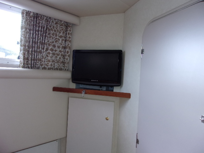1998 Cruisers Yachts 3650
