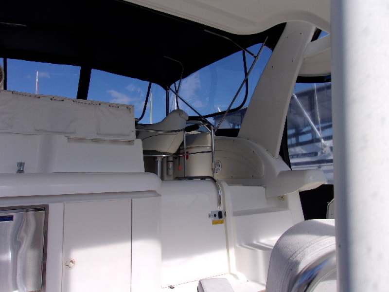 1998 Cruisers Yachts 3650