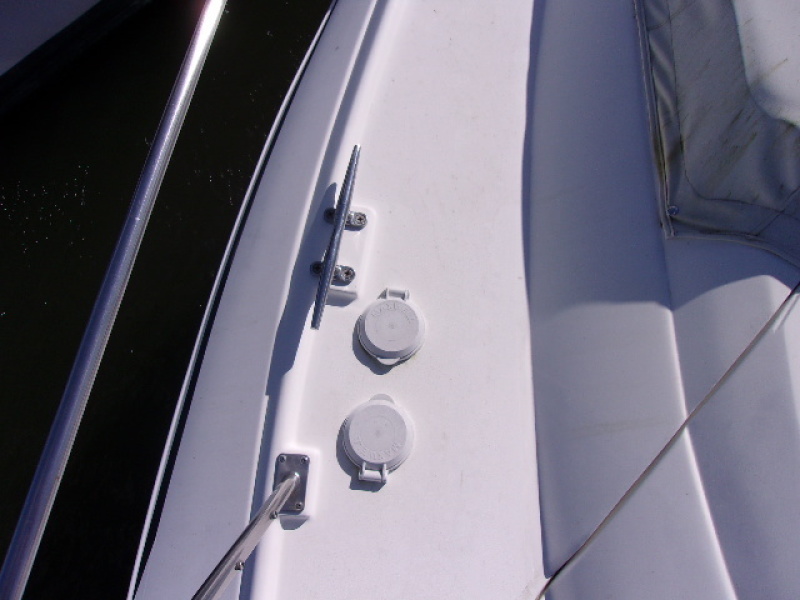 1998 Cruisers Yachts 3650