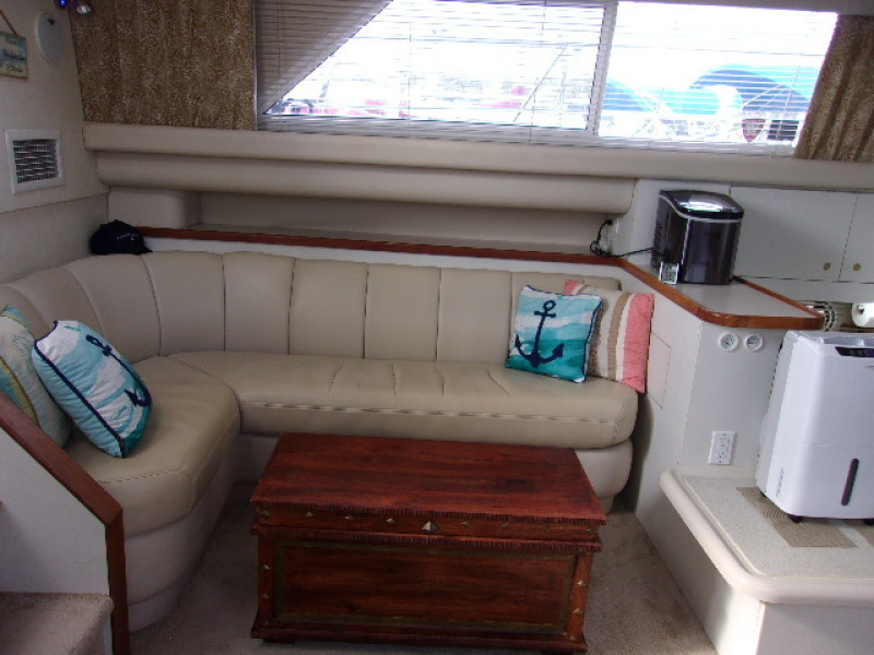 1998 Cruisers Yachts 3650