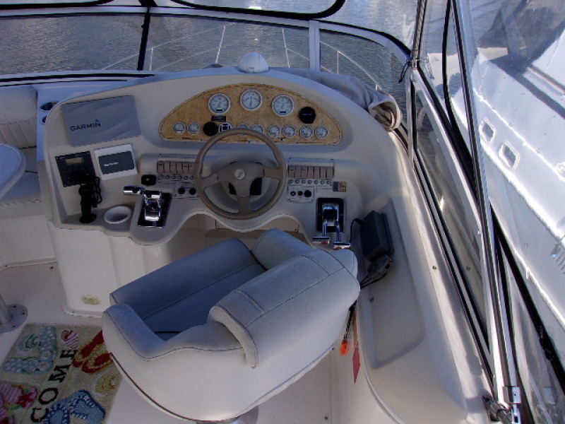 1998 Cruisers Yachts 3650