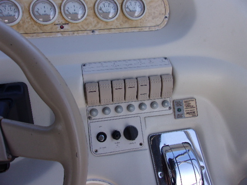 1998 Cruisers Yachts 3650
