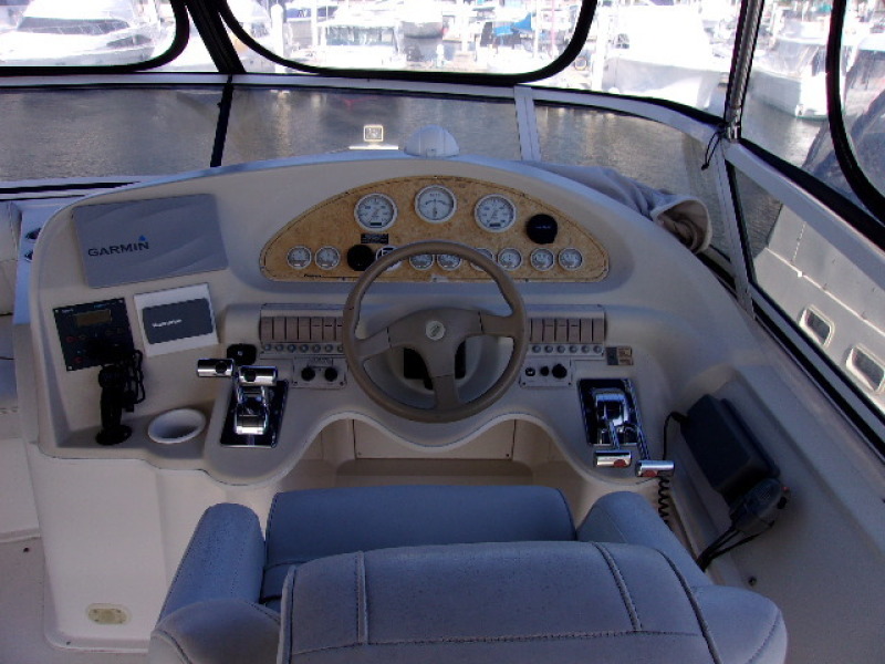 1998 Cruisers Yachts 3650