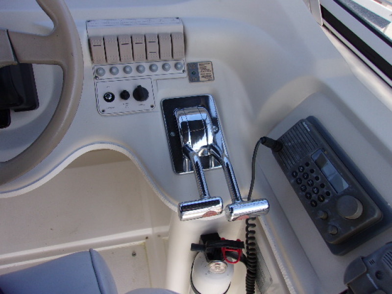 1998 Cruisers Yachts 3650