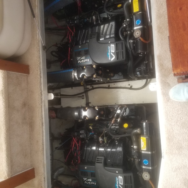 1998 Cruisers Yachts 3650