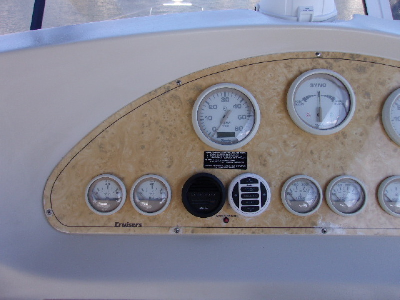 1998 Cruisers Yachts 3650