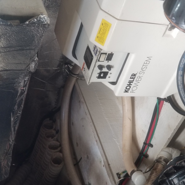 1998 Cruisers Yachts 3650