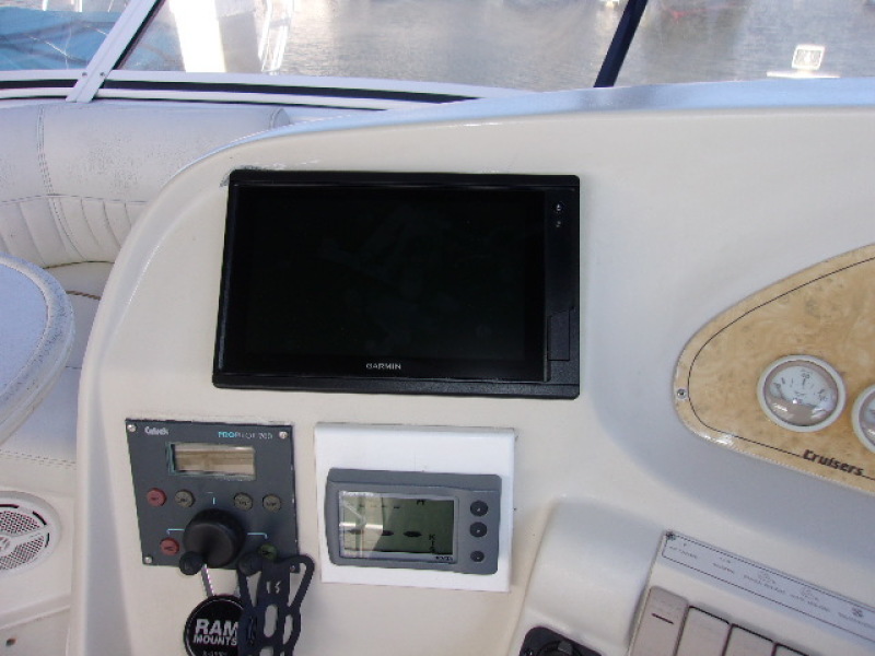 1998 Cruisers Yachts 3650