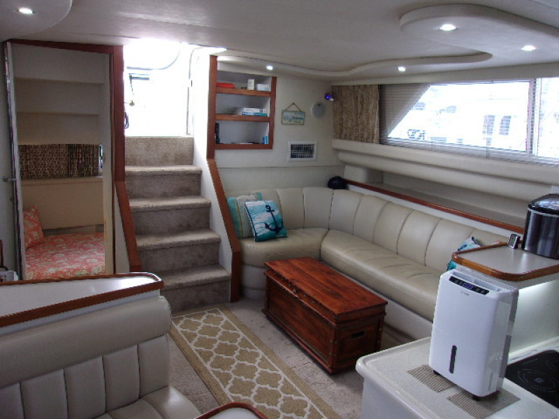 1998 Cruisers Yachts 3650