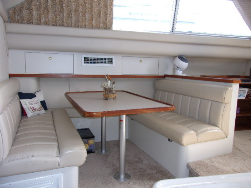 1998 Cruisers Yachts 3650