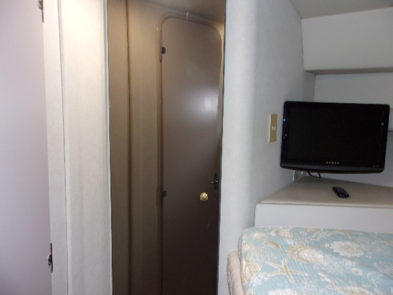 1998 Cruisers Yachts 3650
