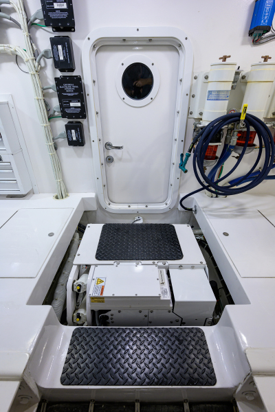 Viking 66 DESPERADO - Engine Room