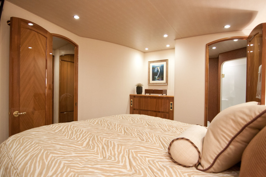 Viking 66 DESPERADO - Master Stateroom