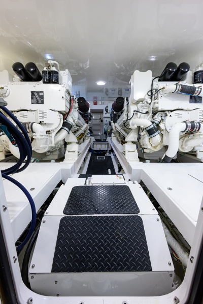 Viking 66 DESPERADO - Engine Room