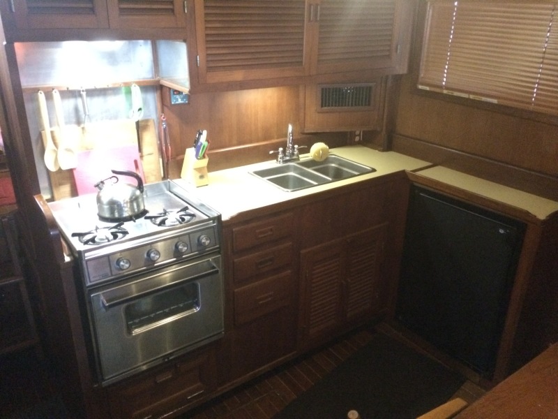1984 Sundowner Tug 30