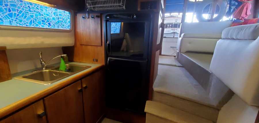 1988 Bayliner 3818