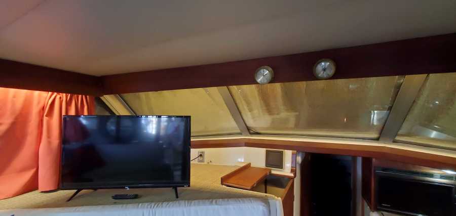 1988 Bayliner 3818