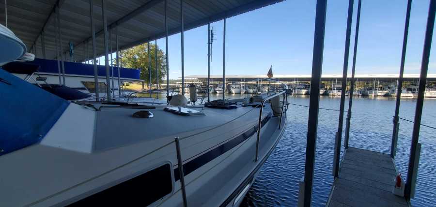 1988 Bayliner 3818
