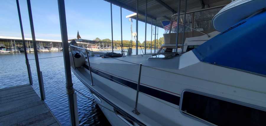 1988 Bayliner 3818