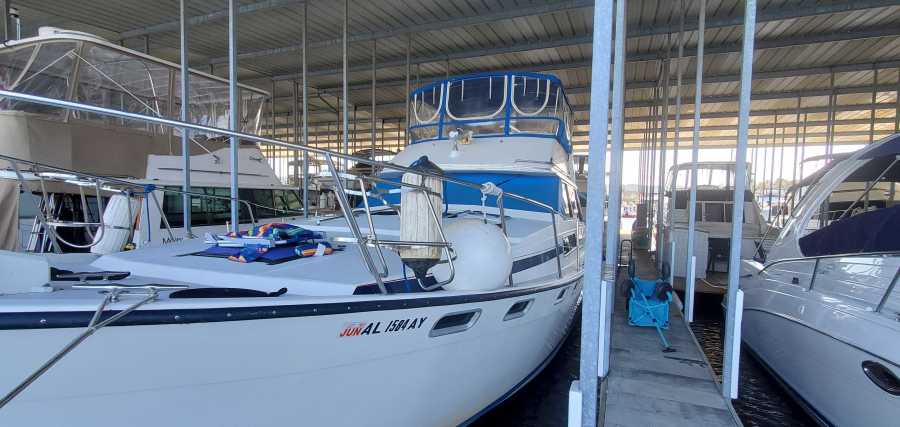 1988 Bayliner 3818