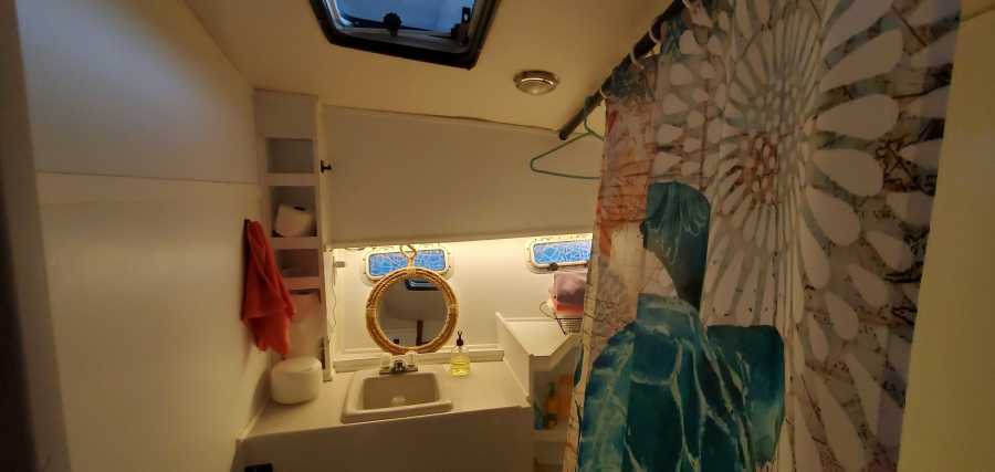 1988 Bayliner 3818