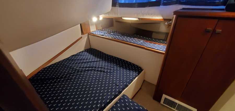 1988 Bayliner 3818