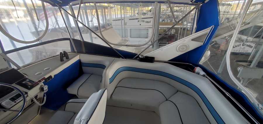 1988 Bayliner 3818