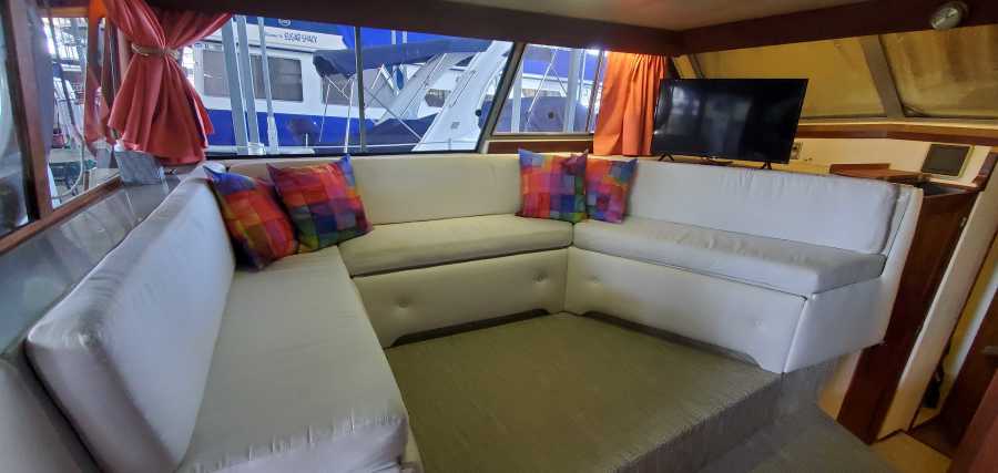 1988 Bayliner 3818