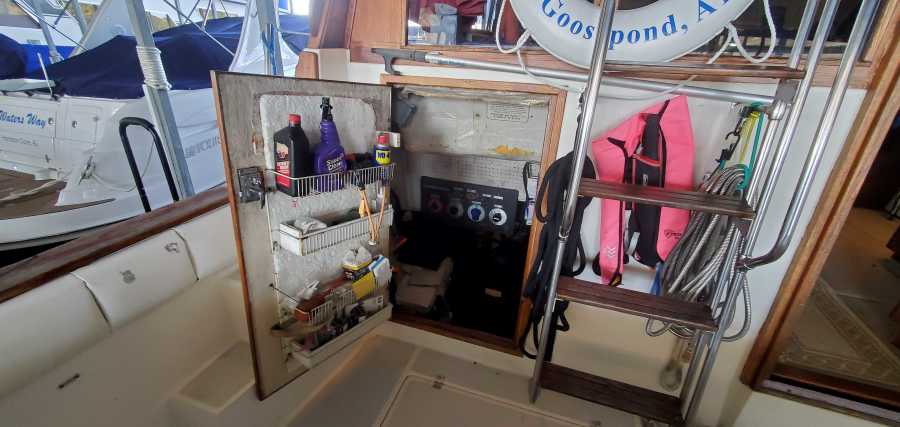 1988 Bayliner 3818