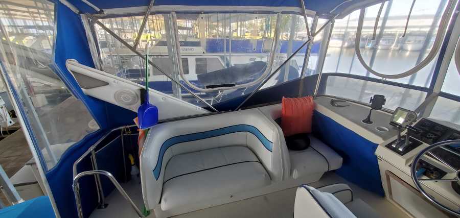 1988 Bayliner 3818