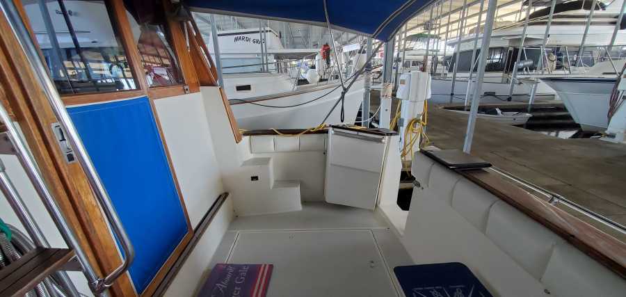 1988 Bayliner 3818