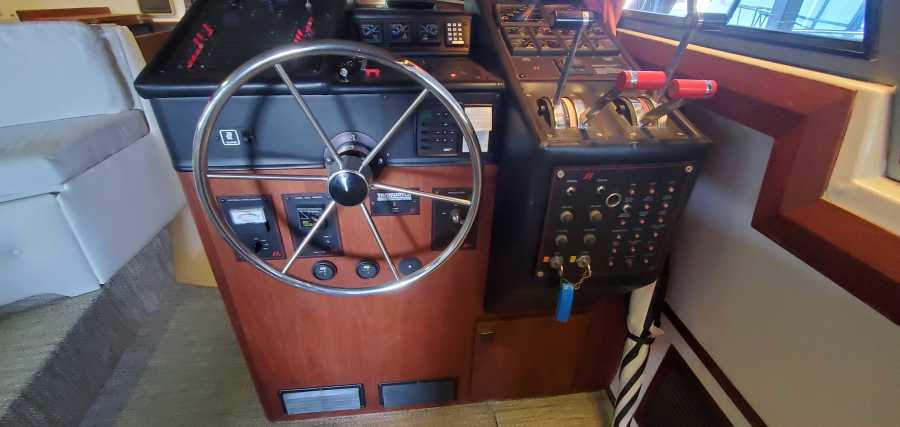 1988 Bayliner 3818