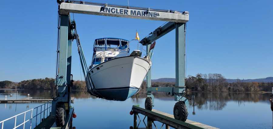 1988 Bayliner 3818