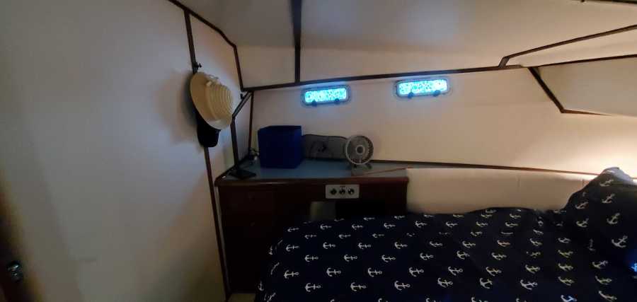 1988 Bayliner 3818