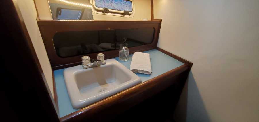 1988 Bayliner 3818