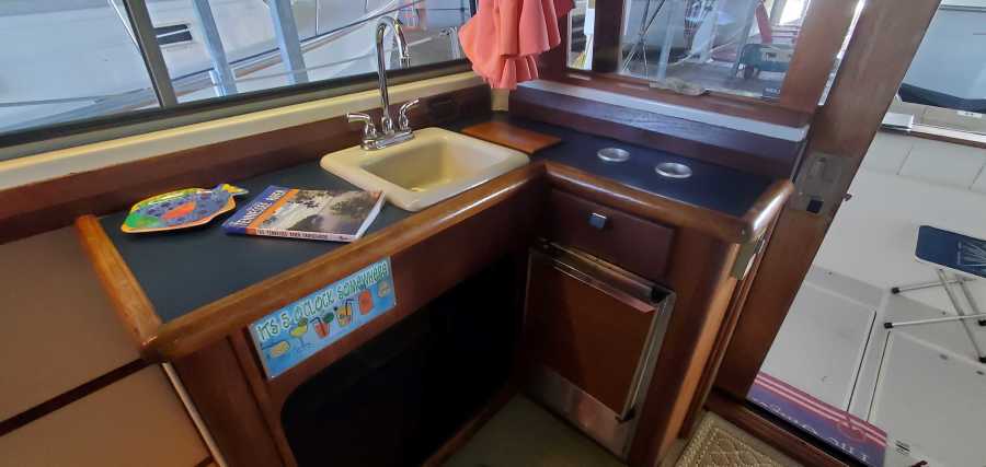 1988 Bayliner 3818