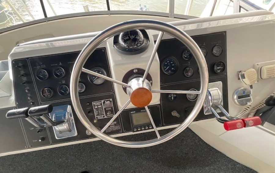 14 Silver Linings 1994 Carver 370 AC Helm 1