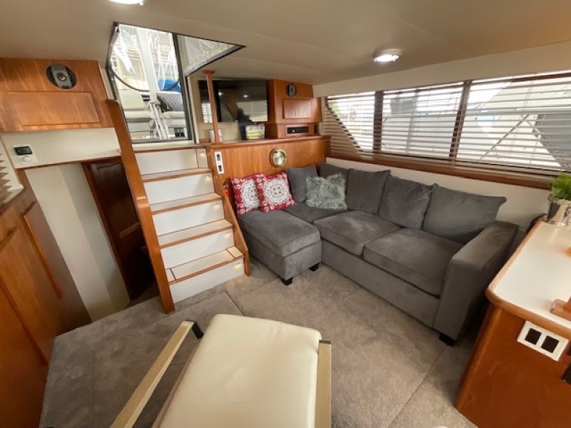 18 Silver Linings 1994 Carver 370 AC Salon 5