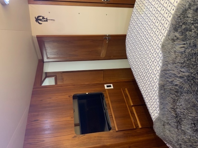 37 Silver Linings 1994 Carver 370 AC Aft Cabin 5